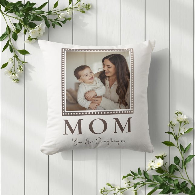 Modern Personalized Mom Photo Throw Pillow Kissen (Von Creator hochgeladen)