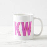 Modern Pink Red Shadow Monogram Personalisiert Kaffeetasse<br><div class="desc">Stilvoll mit dieser modernen Monogramm-Tasse, die in einem eleganten rosafarbenen Design mit einem kühnen, roten Schatteneffekt gestaltet ist. Personalisiert mit Ihren Initialen verbindet diese Tasse zeitgenössischen Flair mit einer Touch der Eleganz. Die auffallende Farbkombination und die minimalistische Typografie machen es zu einem hervorragenden Stück, um Ihrem täglichen Kaffee- oder Teeprogramm...</div>