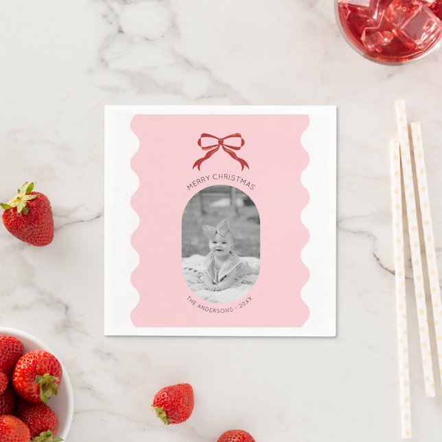 Modern Pink Scallop Red Bow Weihnachts-Foto Serviette (Beispiel)
