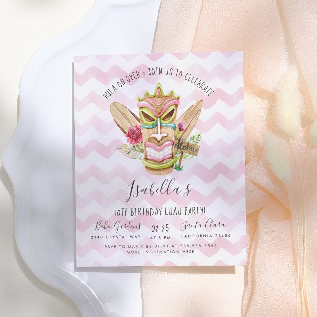 Modern Pink Watercolor Floral Tiki Luau Party Einladungspostkarte (Von Creator hochgeladen)