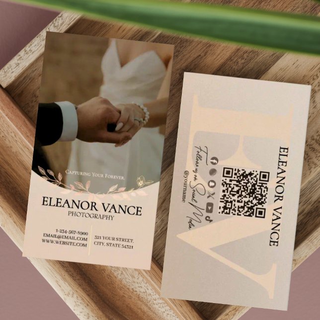 Modern Professional Minimalist Monogrammed Logo Visitenkarte (Von Creator hochgeladen)