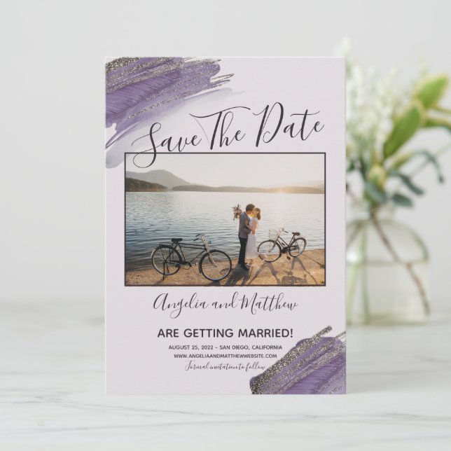 Modern Purple Glitter Spark Save The Date Photo (Stehend Vorderseite)
