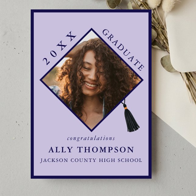 Modern Purple Graduation Cap Photo Announcement Einladung (Modern Purple Graduation Cap Photo Announcement)