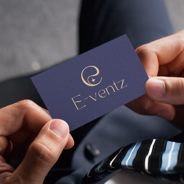 Modern QR Code & Business Logo l Navy Blue & Gold Visitenkarte (Von Creator hochgeladen)
