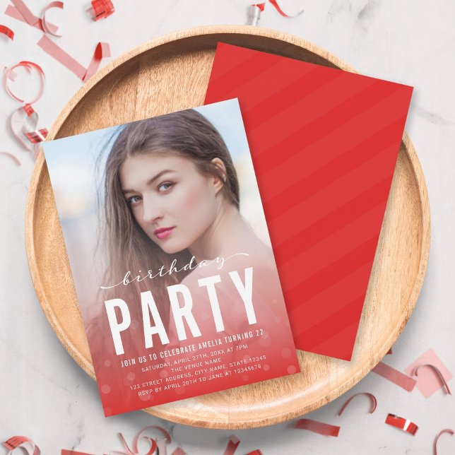 Modern Red Confetti jedes Foto Geburtstagsparty Einladung (Von Creator hochgeladen)