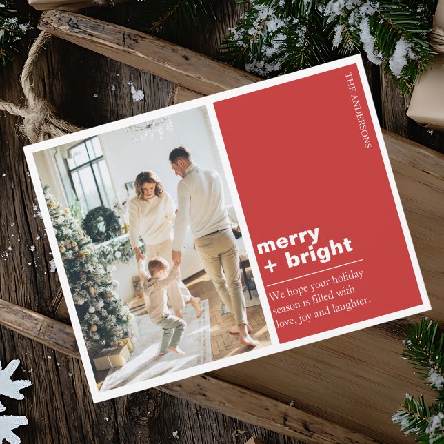 Modern Red Merry + Bright Christmas Photo Postkarte (Von Creator hochgeladen)