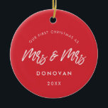 Modern Red Our First Christmas als Mrs. und Mrs. Keramik Ornament<br><div class="desc">Eine moderne Typografie für dieses Foto Ziergeschenke. So passen Sie sich an Ihr Lieblingsbild an. Sie können die Farbe des Schriftartes auch ganz nach Ihren Wünschen ändern.</div>