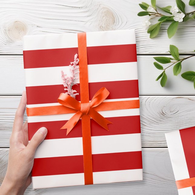 Modern Red White Strips Weihnachten Geschenkpapier (Von Creator hochgeladen)