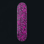 Modern rosa Geparden Leopard Tierdruck Skateboard<br><div class="desc">Immer trendy heiß rosa Vollfarbe. Wilde Safari- und Dschungeltierdrucke. Moderne schicke kleine Geparde,  Leopardenleder in weiß und pastellfarbener Minze und Rosa. Kleiner Geparden Leopardendruck.</div>