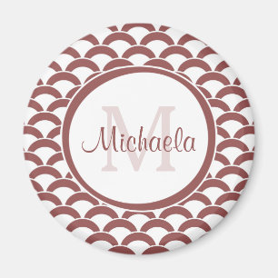 Modern Rosy Brown White Scallops Monogramm und Nam Magnet