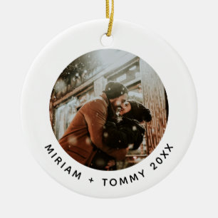 Modern Round Foto Couple First Christmas Keramik Ornament