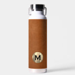 Modern Sable Leather Gold Monogram Trinkflasche<br><div class="desc">Dieses moderne Design der Wasserflasche zeichnet sich durch einen braunen Lederhintergrund aus. Ihr Monogramm-Initial in einem goldgebürsteten Metallemblem in klassischer Blocktypografie sorgt für ein schlichtes und luxuriöses Aussehen.</div>