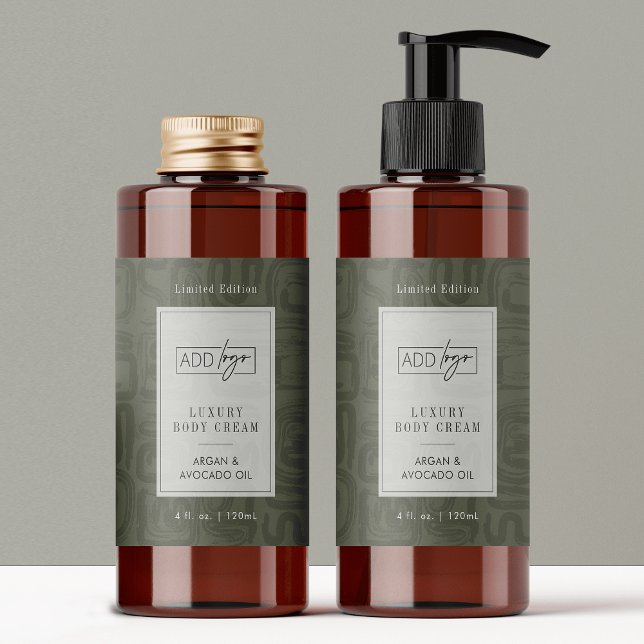 Modern Sage Green Boho Logo 4OZ Cosmetic Bottle Rechteckiger Aufkleber (Modern boho sage green cosmo bottle wraparound label template)