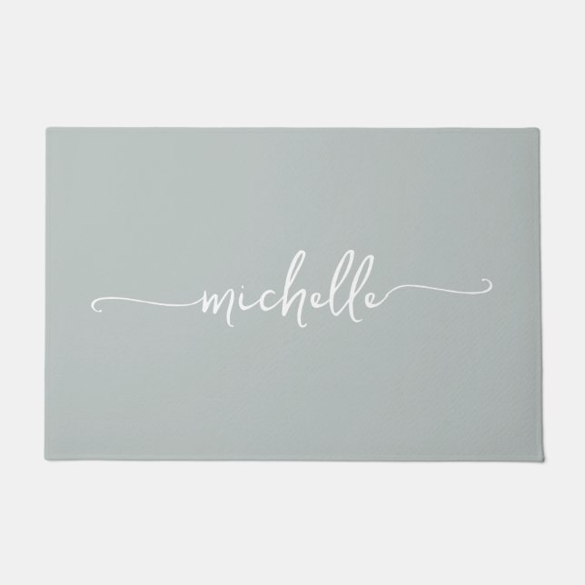 Modern Sage Green Monogram Name Script Fußmatte (Vorderseite)