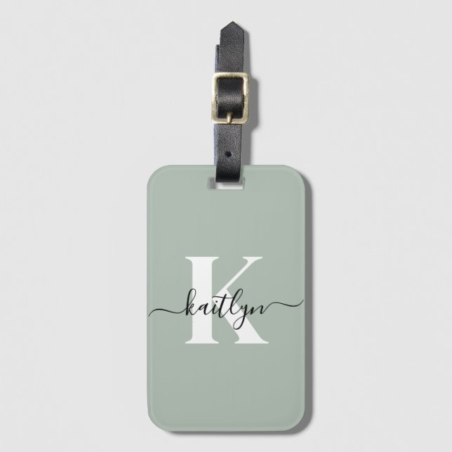 Modern Sage Green Script Monogram Gepäckanhänger (Vorderseite Vertikal)