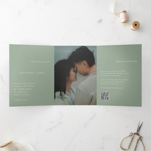Modern Sage Green Simple Photo QR Code Wedding Dreifach Gefaltete Einladung (Innenseite)