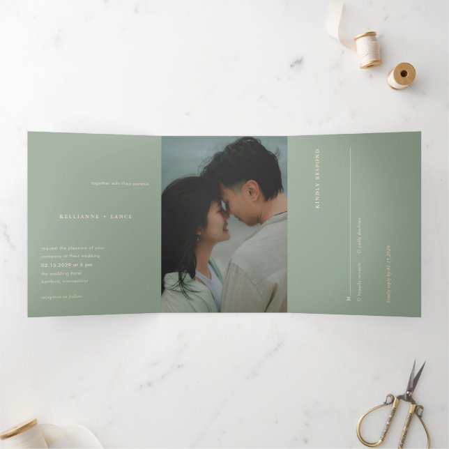 Modern Sage Green Simple Photo Wedding Dreifach Gefaltete Einladung (Innenseite)