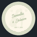 Modern Sage Green Wavy Stripe Wedding Runder Aufkleber<br><div class="desc">Add a chic finishing touch to your wedding invitations, favor bags, or thank you cards with this modern sage green wavy stripe classic round sticker. The elegant flowing stripe design complements modern, minimalist, and nature-inspired wedding themes, making your stationery and favors look polished and coordinated. Fully customizable with names, initials,...</div>