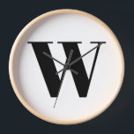 Modern Schwarz-weißer, benutzerdefinierter Anfangs Uhr<br><div class="desc">Moderne,  kundenspezifische Monogramm erste Buchstaben Typografie elegante Wand Uhr. Benutzerdefinierter schwarzer Text,  weißer Hintergrund. Erhältlich in verschiedenen Formen (rund oder quadratisch) und Materialien</div>