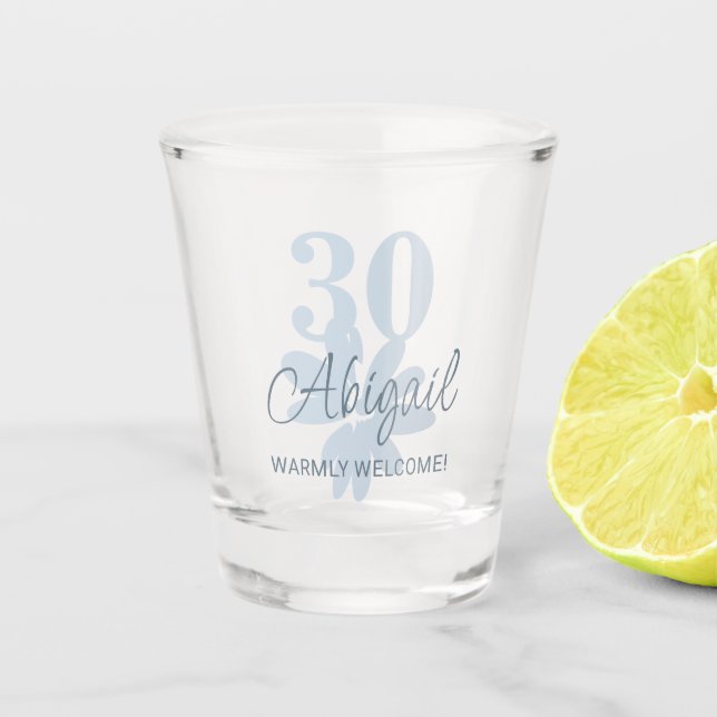 Modern Script 30. Geburtstag Blue Daisy Shot Glas (Vorderseite)