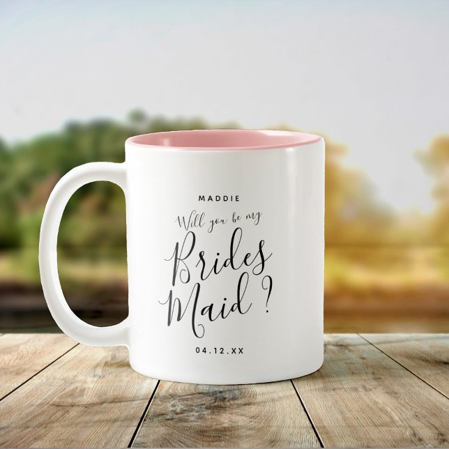 Modern Script Brides Maid Question Individuelle Na Zweifarbige Tasse (Von Creator hochgeladen)