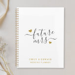 Modern Script Gold hört Zukunft Mrs. Wedding Planer<br><div class="desc">Maßgeschneidertes Hochzeitsplaner-Notizbuch mit "Future Mrs." in moderner,  stilvoller Kalligraphie mit goldenen Herzen-Design.</div>