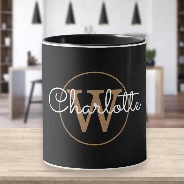Modern Script Gold Monogram Black Tasse (Von Creator hochgeladen)