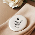 Modern Script Heft Monogram Danke Button Button<br><div class="desc">Fügen Sie Ihren "Danke"-Geschenken mit diesem modernen Herzensdanken eine moderne Drehung hinzu. Danke Button-Taste. Dieser Knopf ist mit seinen Initialen und der Herzgrafik ein gepflegtes Geschenk für Hochzeitsgäste, Hochzeitsjungfrauen und Trauzeuge bei Hochzeiten, Brautpartys, Jubiläen oder anderen besonderen Anlässen. Button es in die Jacke, Tasche oder Hut, um Ihre Wertschätzung im...</div>