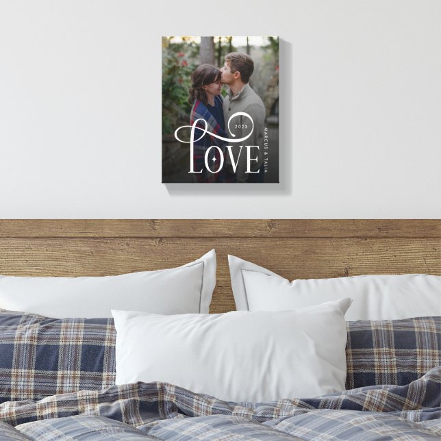 Modern Script Love Custom Engaged Couples Photo Leinwanddruck (Insitu (Schlafzimmer))