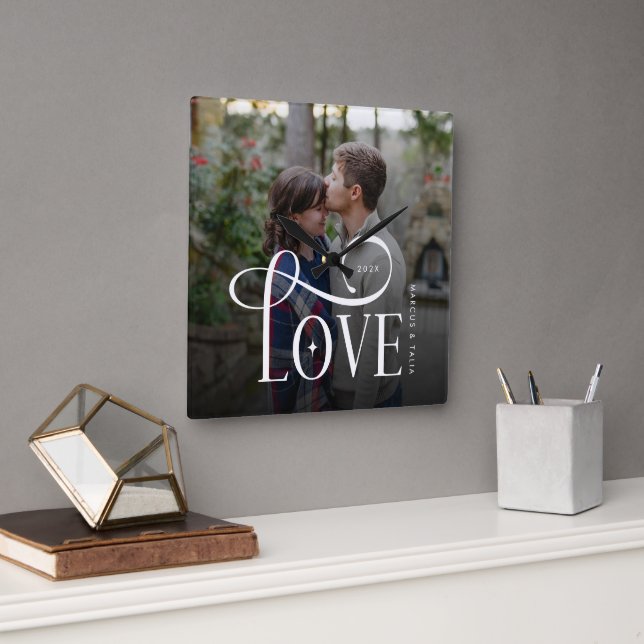 Modern Script Love Custom Engaged Couples Photo Quadratische Wanduhr (Büro)