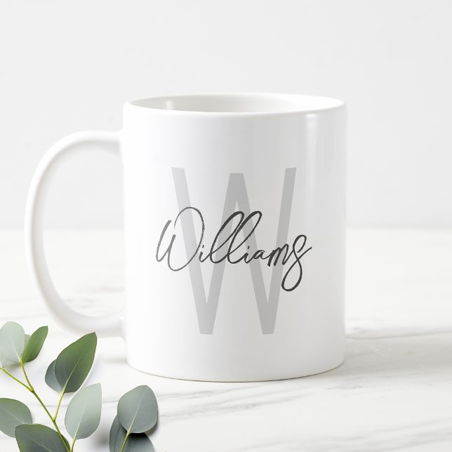 Modern Script Personalisiert Monogram und Name Kaffeetasse (Von Creator hochgeladen)