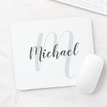 Modern Script Personalisiert Monogram und Name Mousepad<br><div class="desc">Personalisiertes Monogramm und Namensgeschenk mit personalisiertem Namen in grauem,  modernem Skript-Schriftart-Stil und Monogramm im hellgrauen modernen Script-Schriftart-Stil als Hintergrund auf weißem Hintergrund.</div>