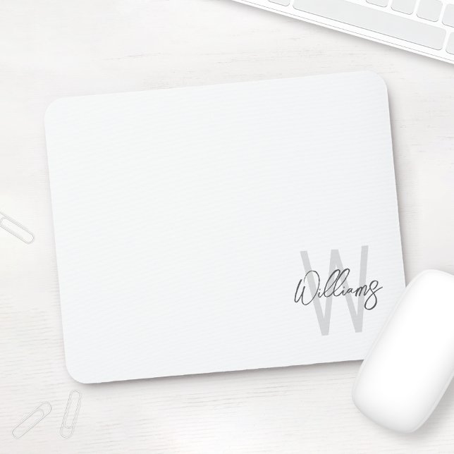 Modern Script Personalisiert Monogram und Name Mousepad (Von Creator hochgeladen)