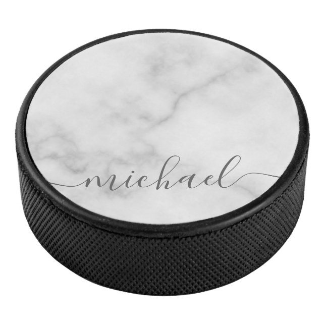 Modern Script Personalisiert Name White Marble Eishockey Puck (3/4)