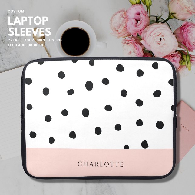 Modern Simple Blush and Polka Dot Monogram Name Laptopschutzhülle (Von Creator hochgeladen)
