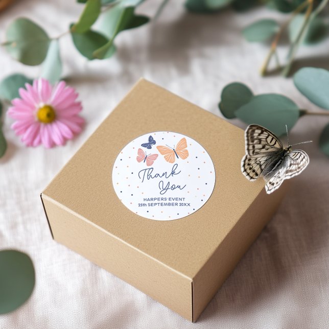 Modern Simple Butterfly Geburtstag Runder Aufkleber (Von Creator hochgeladen)
