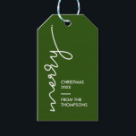 Modern Simple Merry Christmas Script Green Geschenkanhänger<br><div class="desc">Fügen Sie Ihren Urlaubsgeschenke eine Touch von Moderne Eleganz mit den Modern Simple Merry Christmas Script Green Geschenktagen hinzu. Diese stilvollen und minimalistischen Geschenketiketten sind die perfekte Touch für Ihre Geschenke. Das Design zeichnet sich durch das Wort "Merry" in einem trendigen und auffälligen Schriftart aus und schafft so einen visuell...</div>