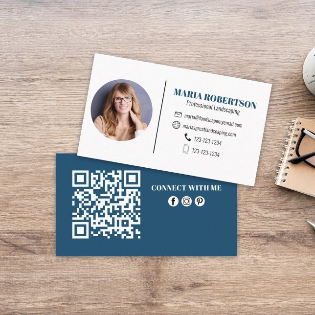 Modern Simple Minimalistisch QR Code Social Media  Visitenkarte (Modern style photo business card with circle photo template. )