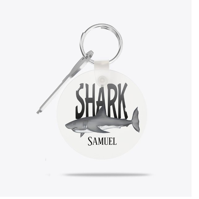 Modern Simple Ocean Shark Bite Typografy Schlüsselanhänger (Modern ocean shark bite typography keychain with fun coastal beach style design.)
