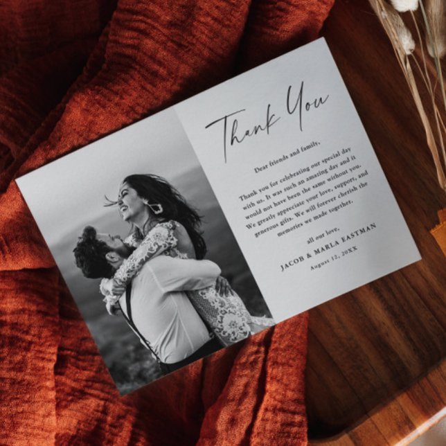 Modern Simple Script Photo Wedding Dankeskarte (Simple modern script wedding photo thank you card.)