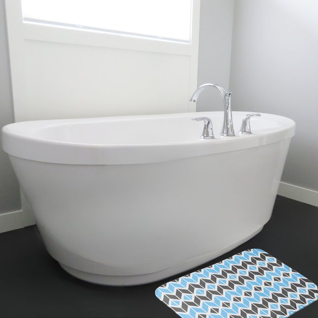Modern Sky Blue Dark Gray Geometric Herringbone Badematte (Von Creator hochgeladen)
