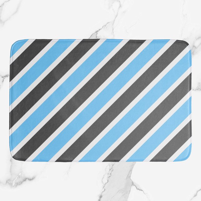 Modern Sky Blue Gray Diagonal Stripes Badematte (Von Creator hochgeladen)