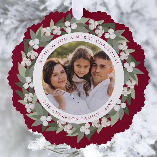 Modern Snowberry Greenery Wreath Burgund Foto Ornament Karte (Von Creator hochgeladen)