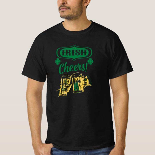 Modern St Patrick's Day Cheers T-Shirt (Vorderseite)