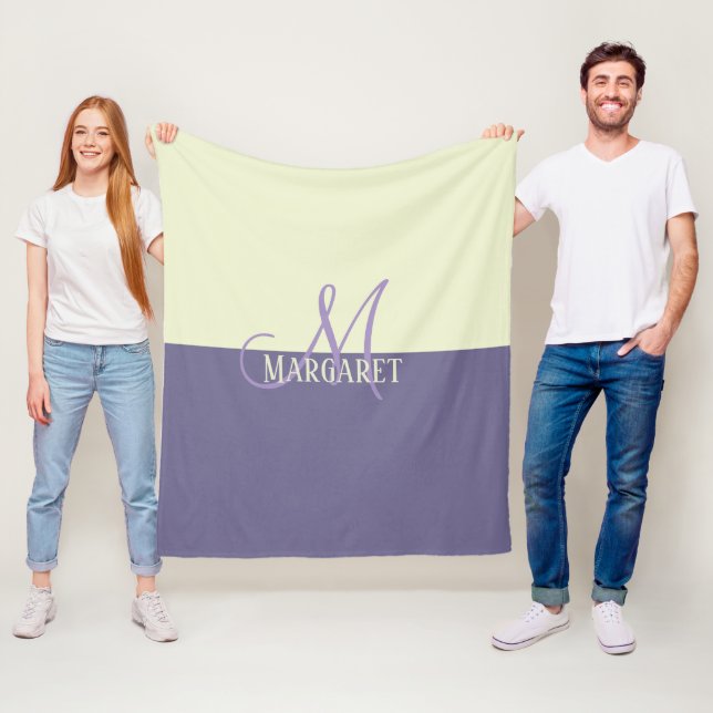 Modern stylish purple white personalized name  fleecedecke (Beispiel)