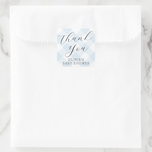 Modern + Sweet Light Blue Gingham Baby Dusche Quadratischer Aufkleber (Tasche)