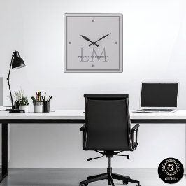 Modern Taupe Gray Monogram Office Decor Quadratische Wanduhr