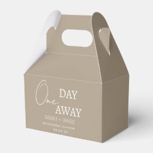 Modern Taupe One Day Away Probe Dinner Party Geschenkschachtel