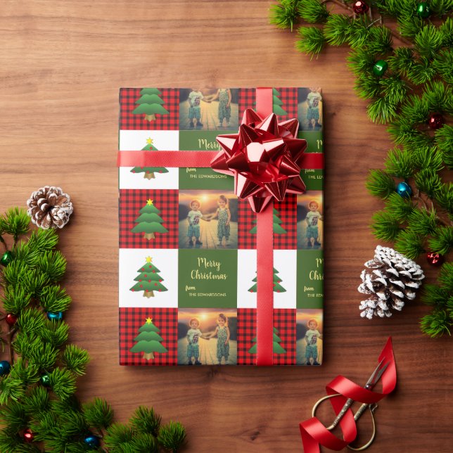 Modern trees Merry Christmas family photo Geschenkpapier (Feiertagsgeschenk)