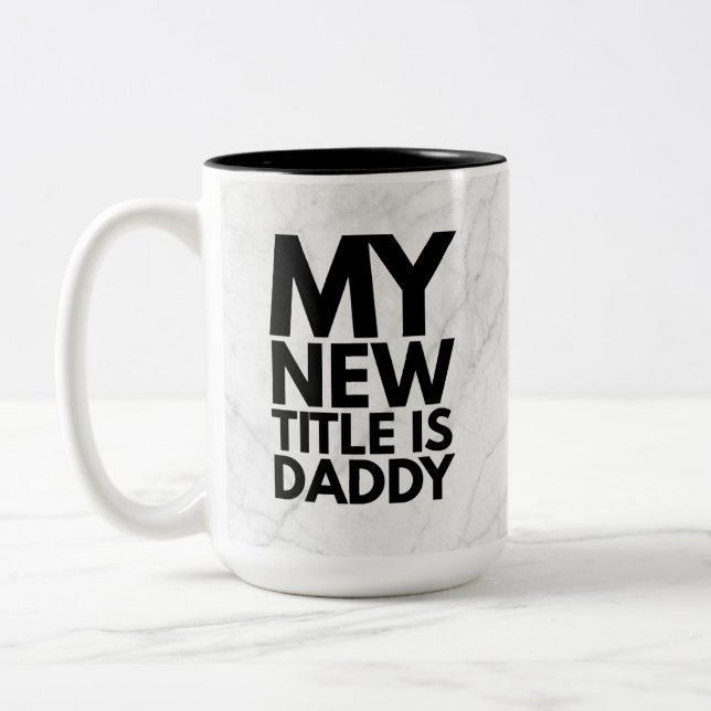 Modern Trendy Marble New Dad Zweifarbige Tasse (Links)